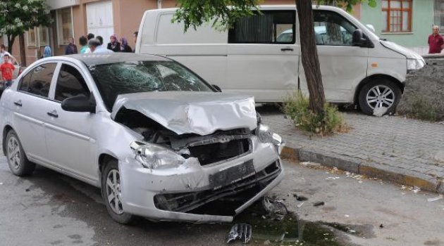 Şüpheli kovalamacasında kaza: 2 polis yaralandı