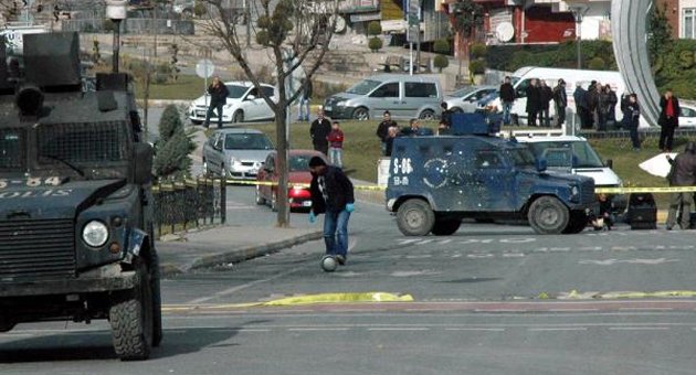 Şüpheli paketten piknik tüpüne bağlanmış bomba düzeneği çıktı