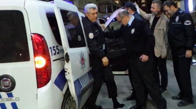 Şüpheliler kendilerini durduran polisi kaçırdı