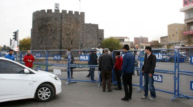 Sur'da yasak devam ediyor