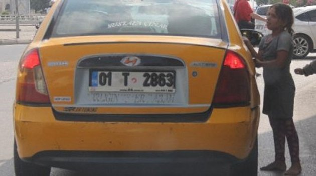 Suriyeli çocuklar yalın ayak dileniyor