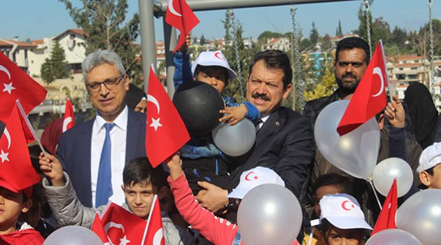 Suriyeli çocuklardan, askerlere resimli moral
