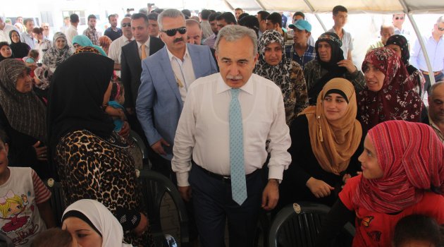 Suriyeli çocukların oyuncak izdihamı