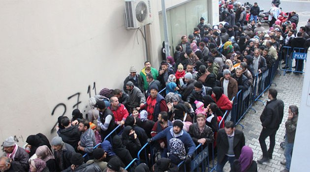 Suriyeliler nüfus müdürlüğüne akın etti