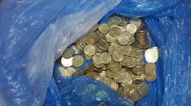 Suriyeli'nin otomobilinde 500 altın sikke ele geçirildi