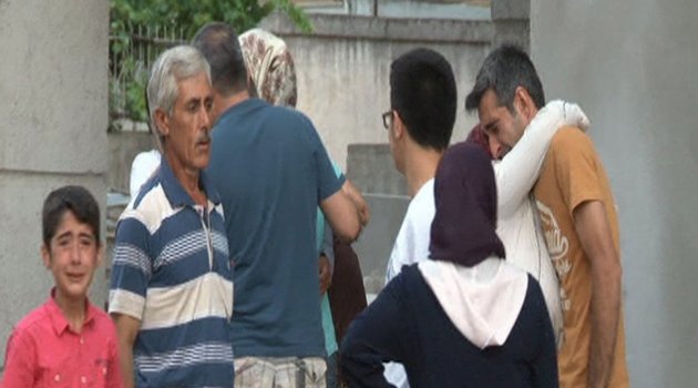 Sürpriz ziyarete gelen çocuklar, babalarının ölüsüyle karşılaştı