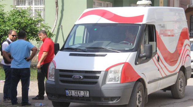 Sürücüyü yaralayıp, 60 bin liralık sigarayı gasp ettiler