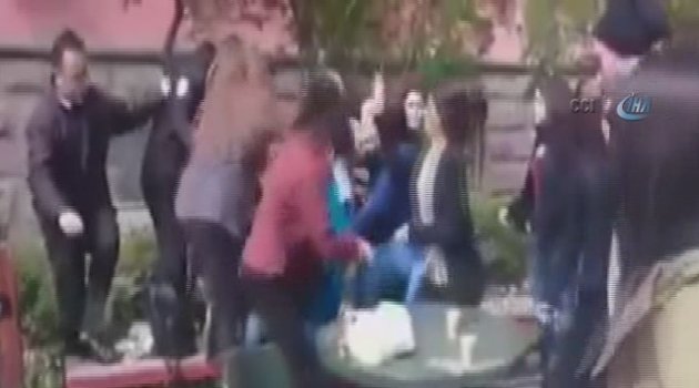 Tacizci gence kadın dayağı