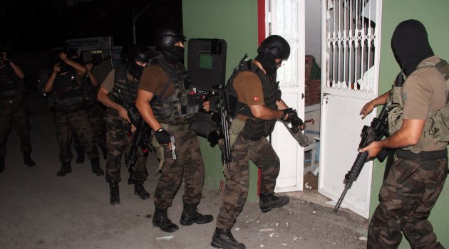 Tacizci polisin evini yakanlara özel harekatlı operasyon