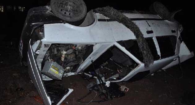 Takla atan otomobilde, 8 kişi yaralı kurtuldu