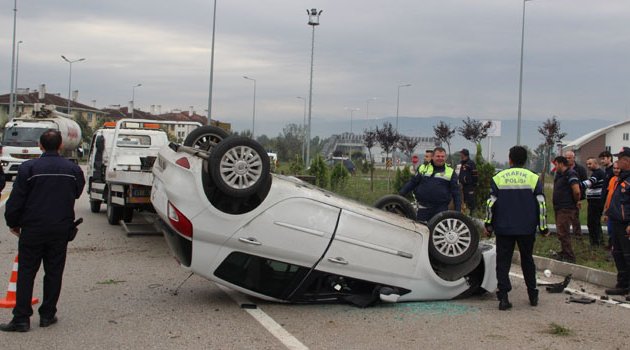Takla atan otomobilde yaralılar var!
