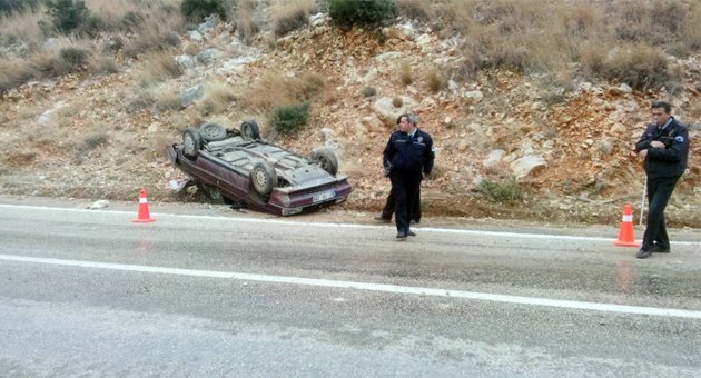 Takla Atan otomobilden burnu kanamadan çıktı