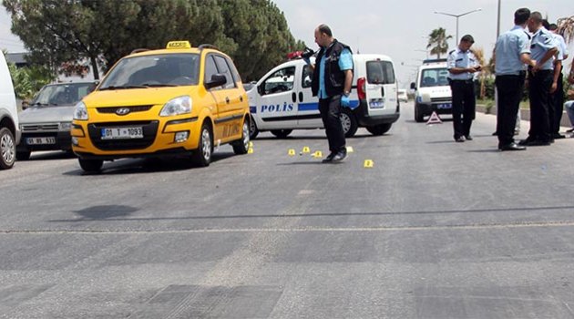 Taksiciye kırmızı ışıkta silahlı saldırı
