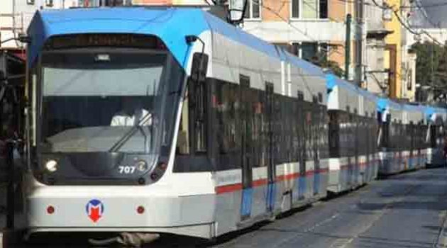 Talihsiz kadına  tramvay çarptı