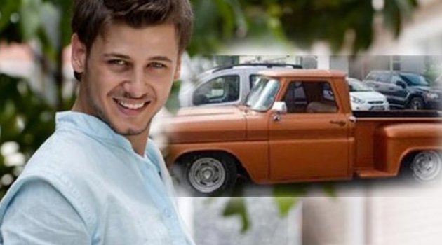 Tamirdeki arabası klip yıldızı oldu