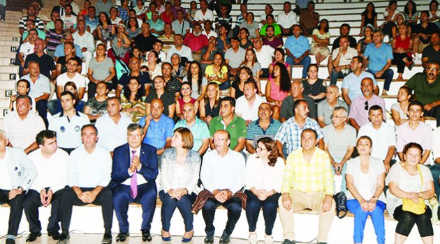 Taner Nart şiirleriyle ‘Çirkin Kral’ı yaşattı