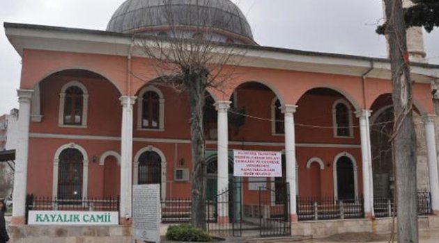 Tarihi camide bu kez yapıştırıcı krizi