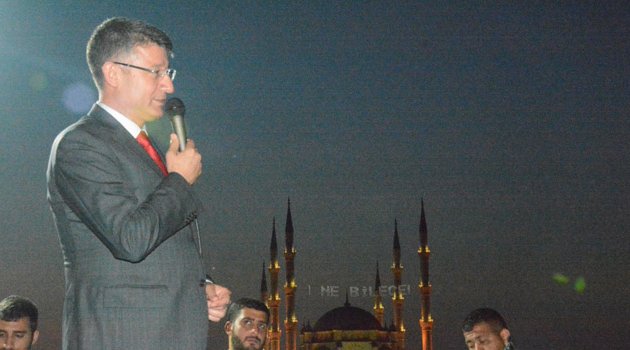 Tarihi köprüde iftar