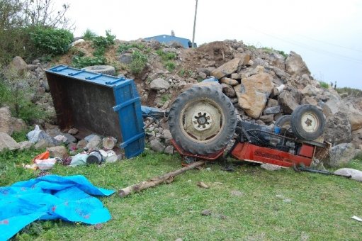 Tarım işçileri kaza yaptı 2 ölü 15 yaralı