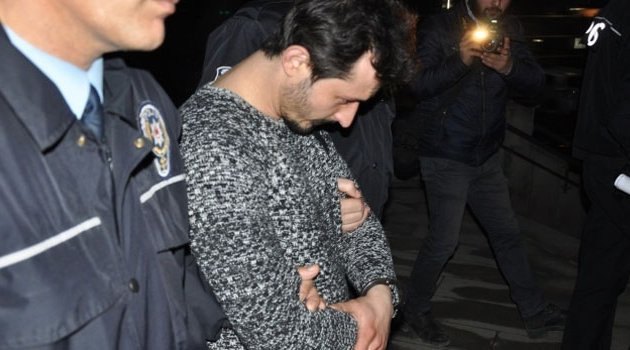 Tartıştığı eşini satırla dövdü
