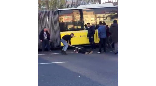 Tartıştığı garsonu vuran şahıs öldüresiye dövüldü