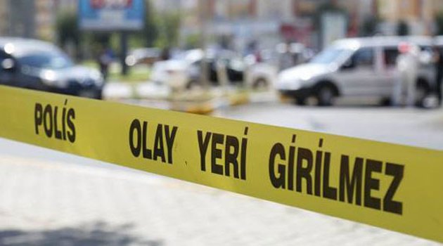 Tartıştığı kişiler evinin önünde öldürdü
