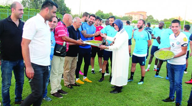 Tatlıcı Zeki’den Şimşek’e tatlı dopingi