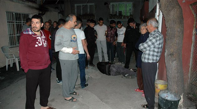 Tekme tokat dövüp polise teslim ettiler