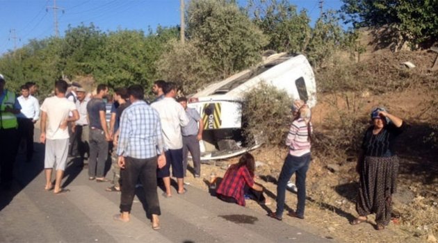 Tekstil işçilerini taşıyan minibüs takla attı: 14 yaralı