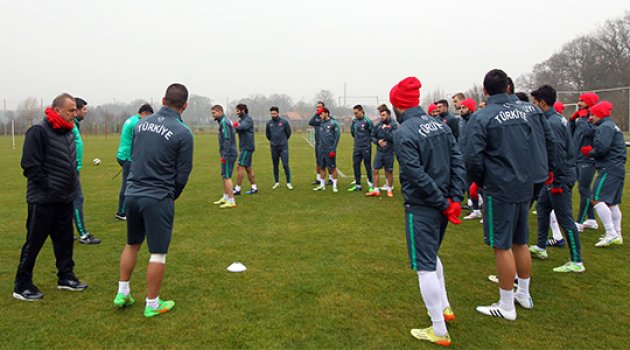 Terim'in Hollanda 11'i şekilleniyor!