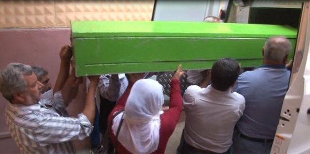 Teröristin cenazesini HDP’li yöneticiler aldı