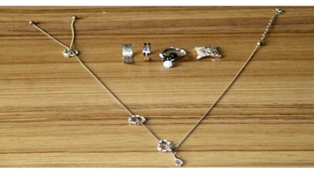 Teröristin üzerinden çalıntı ziynet eşyaları çıktı