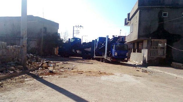 Teröristler gasp ettikleri TIR’ı barikat yaptı