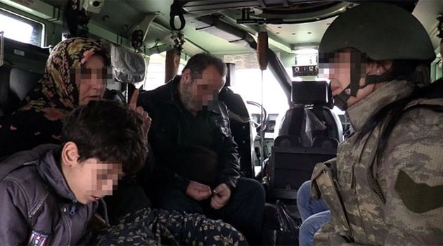 Teröristlerin rehin tuttuğu aile operasyonla kurtarıldı