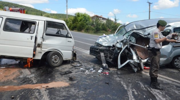 Ters şeride giren araç dehşet saçtı: 1 ölü, 2 yaralı