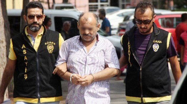 Terzide hem fuhuş yaptırdı hem kapının anahtar deliğinden izletti