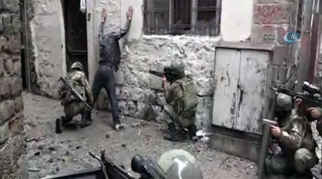 Teslim olan teröristler adliyeye sevk edildi
