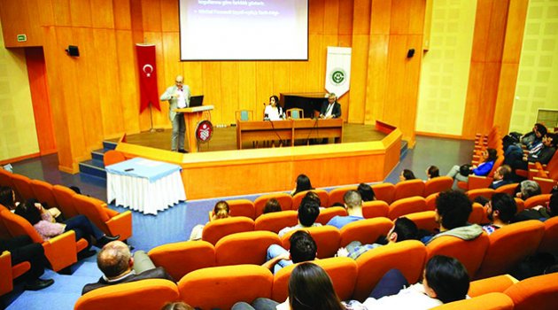 Tıpta İnsan Bilimleri Ders  Kurulu konferansları sürüyor