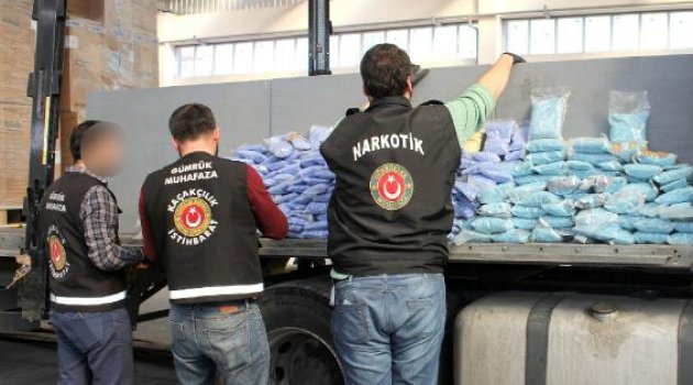 TIR'daki 400 bin uyuşturucu hapı dedektör köpekler buldu