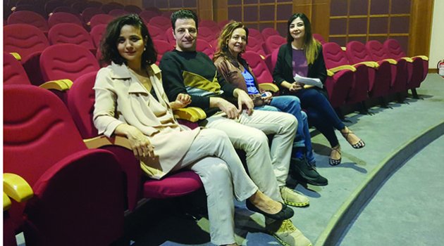 ‘Tiyatronun can bulacağı yer her zaman sahnedir’