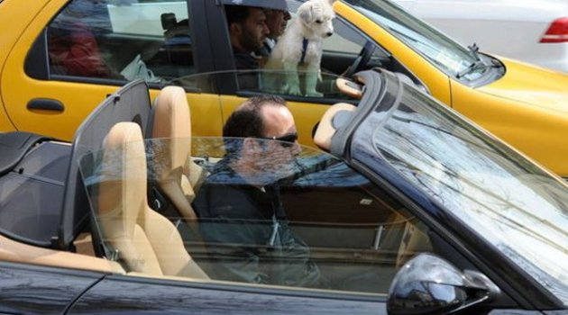 Tolga Çevik Son Reklam Filmindeki Parayı Garajına Yatırdı
