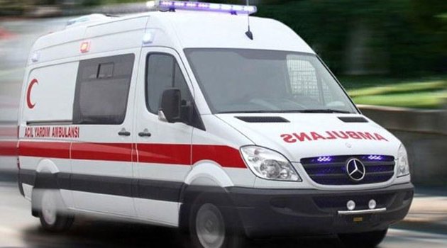 Toprak yüklü kamyonet devrildi! Yaralılar var