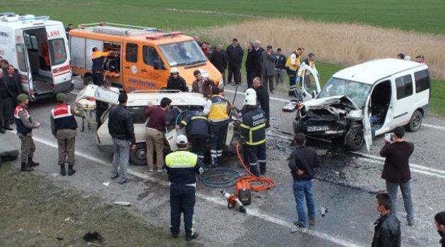 Trafik kazası: 2 ölü, 2 yaralı