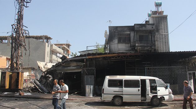 Trafo patladı, ev ve iş yerleri kül oldu