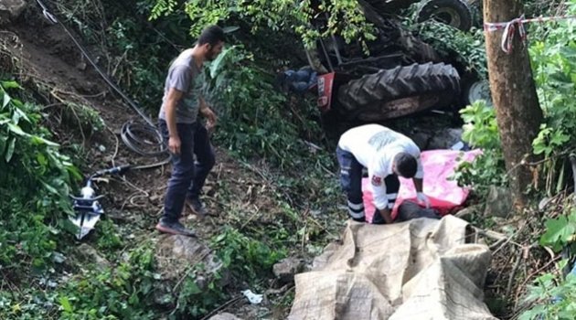 Traktör devrildi ölü ve yaralılar var