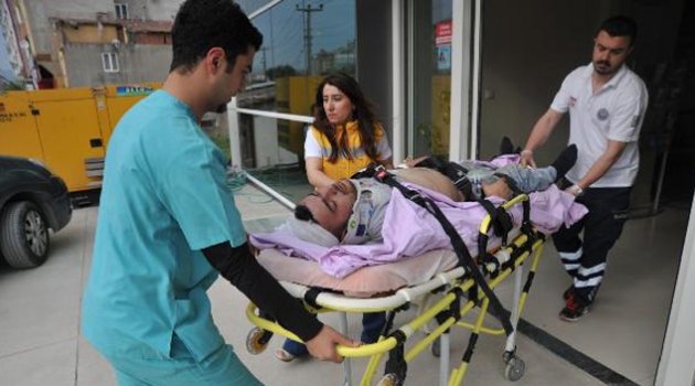 Traktör römorkundan düşen Suriyeli işçi ağır yaralandı