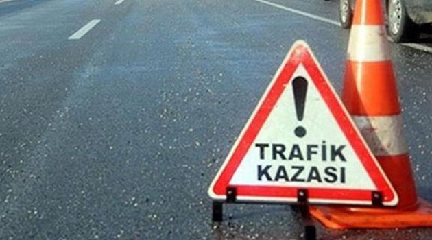 Devrilen traktörün altında kalan adam öldü