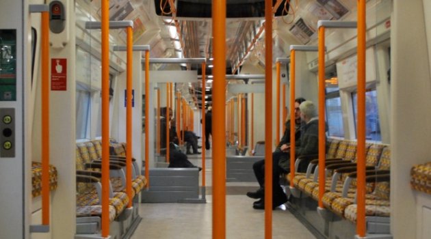 Tramvayda iPhone şarj edince tutuklandı!