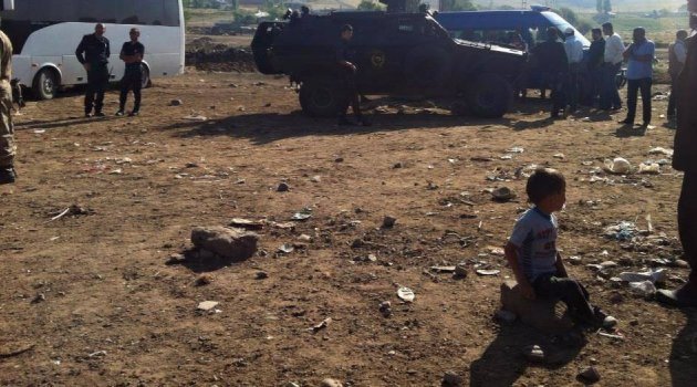 Tren hattına bombalı saldırı 1 ölü !...