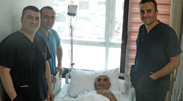 Tren kazasında kopan bacağı yerine dikildi